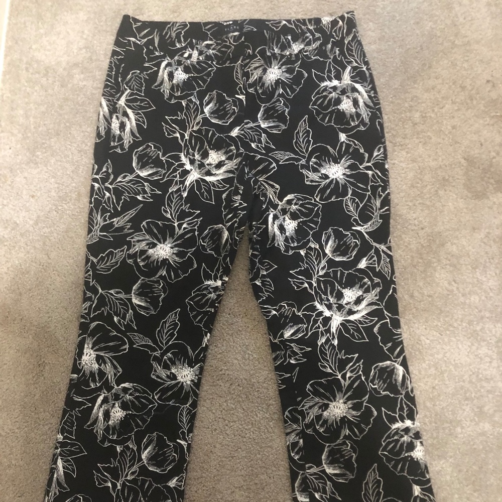 WHBM Black/White Floral Flare Crop Pants Sz 12, Exc. Condition